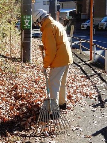 歩道の清掃１.JPG
