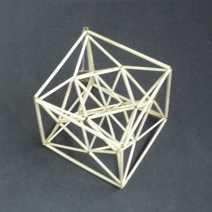 立方８面体から作る星形を内包した正６面体.jpg